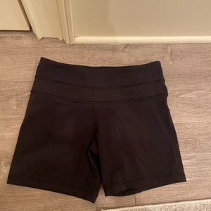Lululemon size 4 biker shorts
